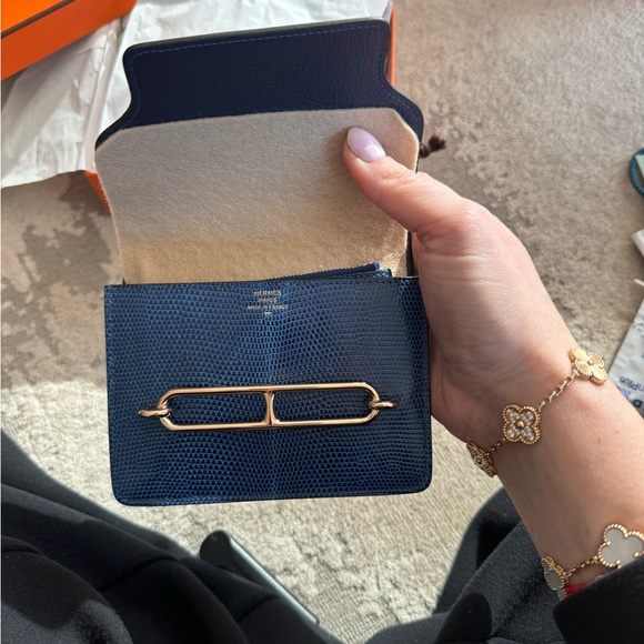 Hermès’ Bleu Saphir Shiny Lizard Roulis Wallet - Picture 2 of 3